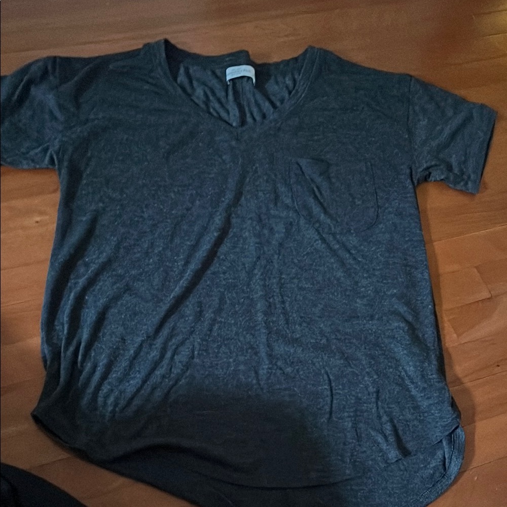 Abercrombie & Fitch xs Dark Gray V-Neck T-Shirt w pocket